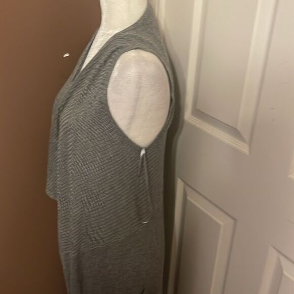 Pink Rose Cardigan Gray Size Medium EUC - Picture 4 of 10